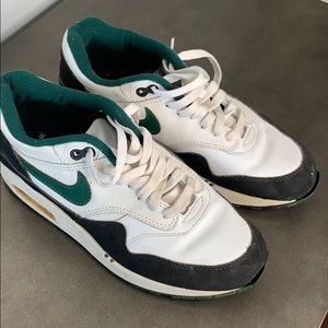 forest green air max 1